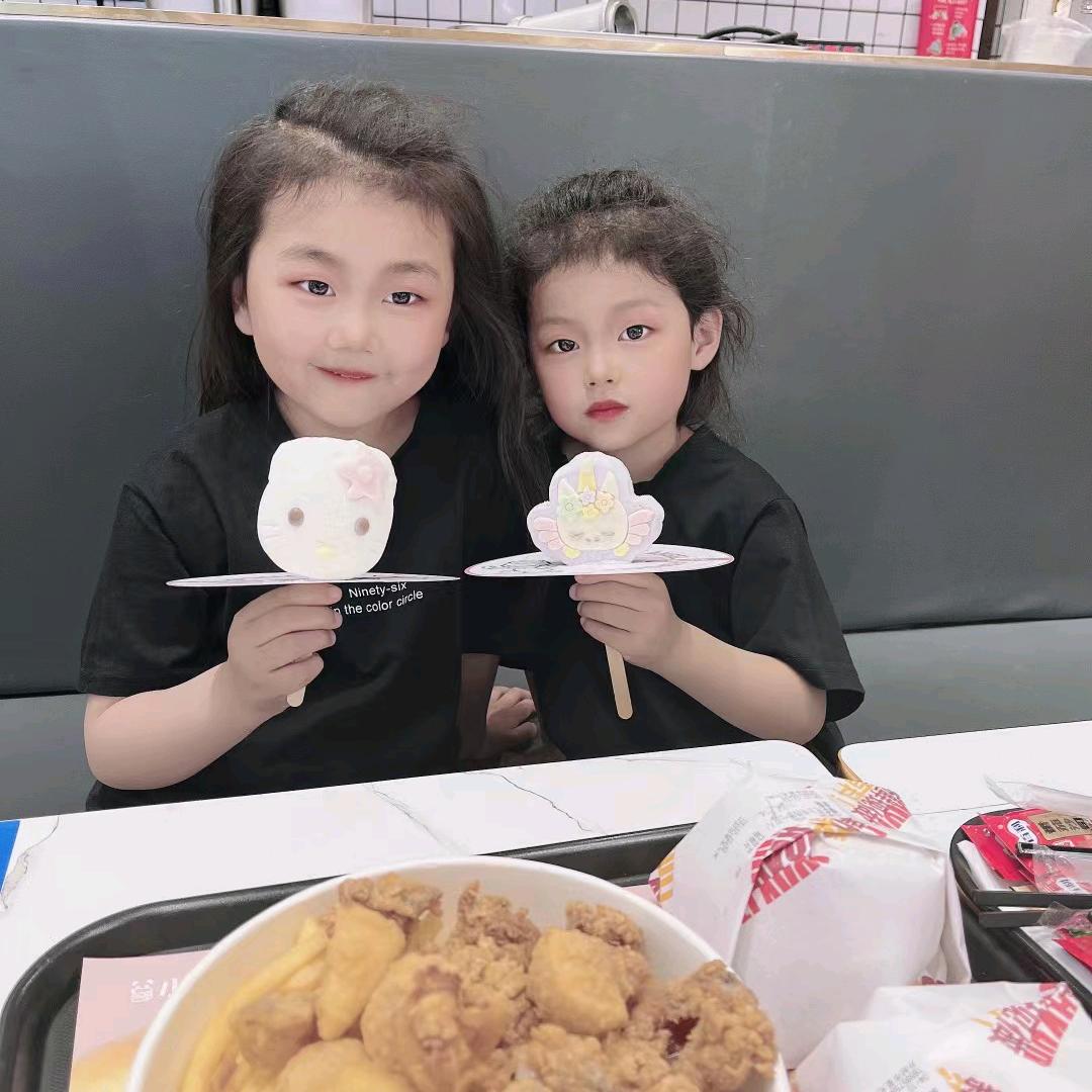 袁果儿。。袁朵儿。。袁烁奶奶。