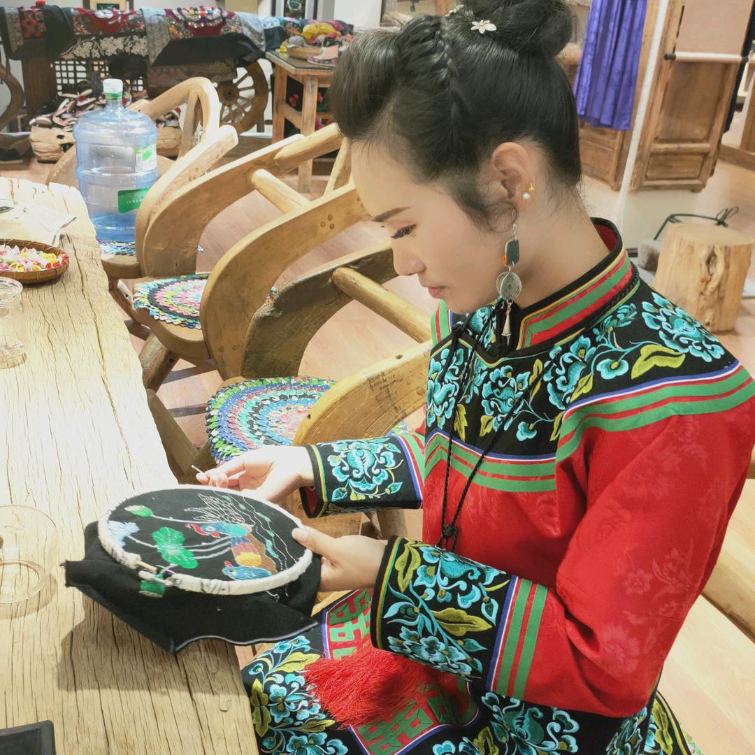 @阿硕诗微（彝）孤雁