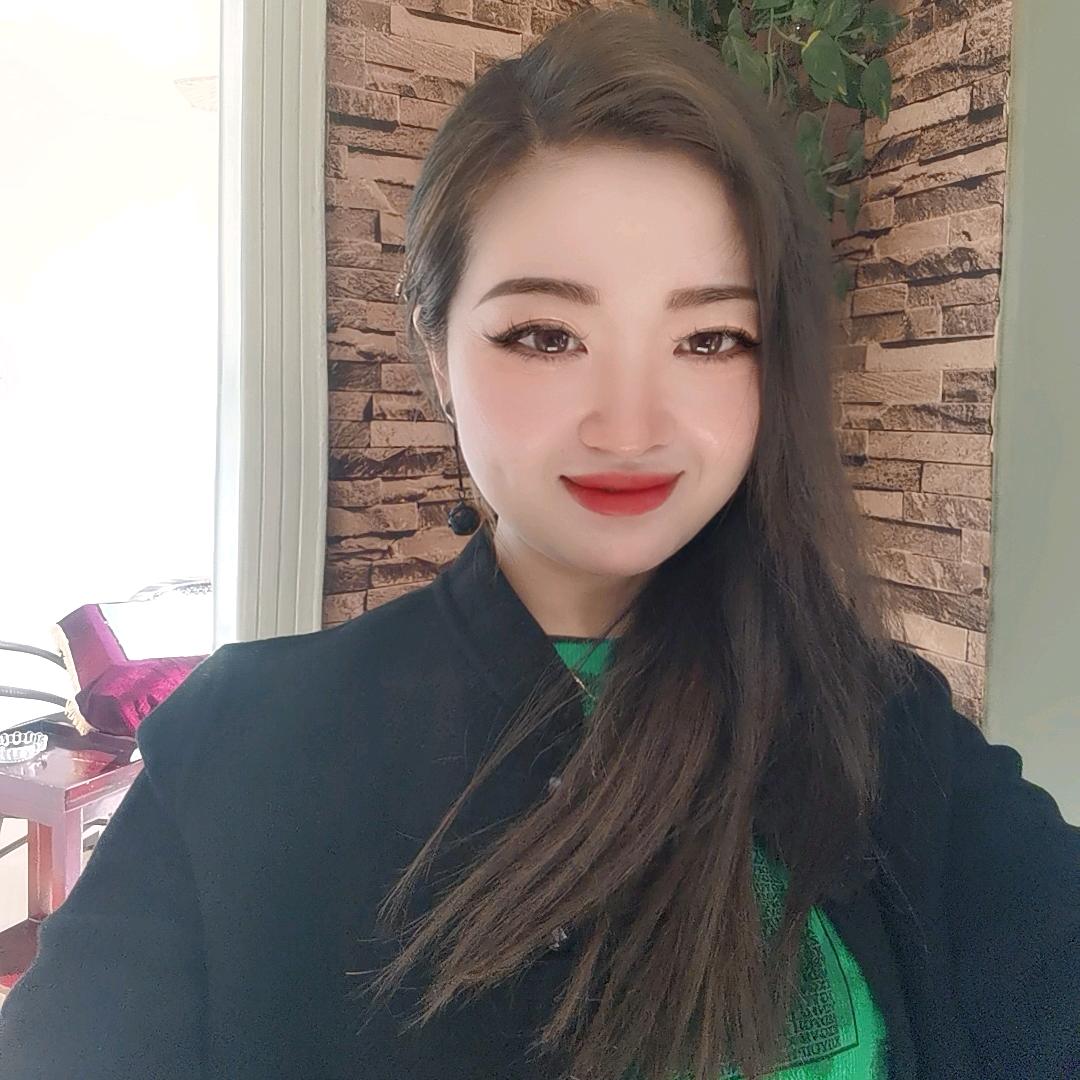 何何