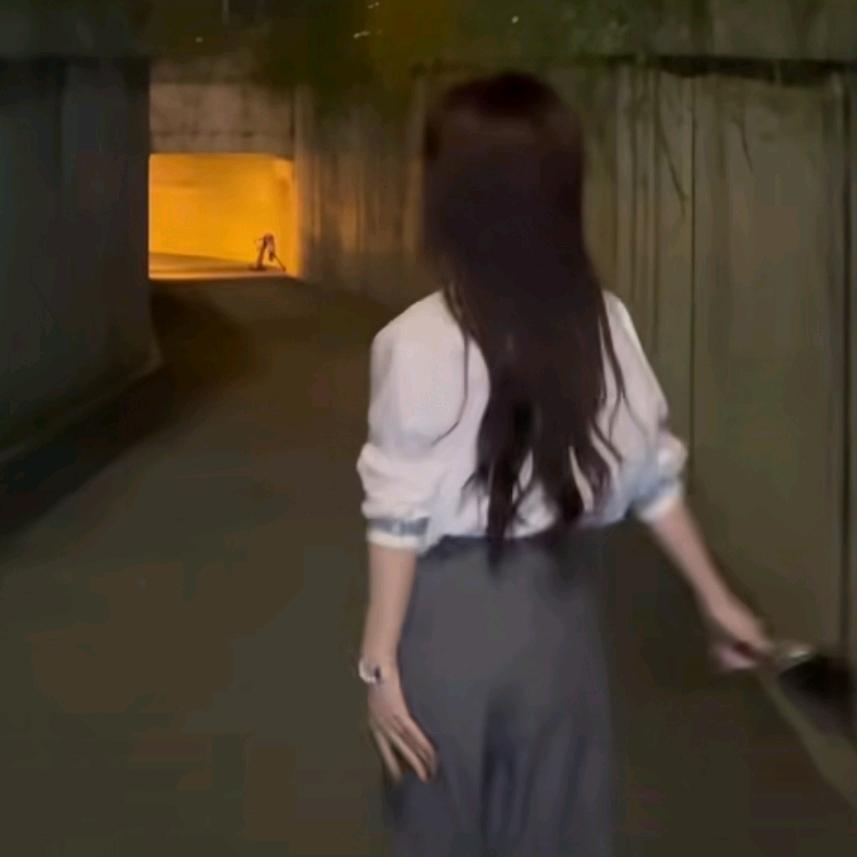 摆地摊的（贵州妹儿）