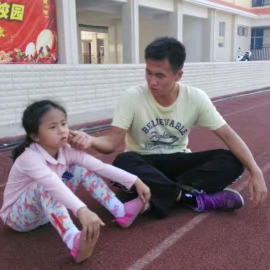 肖华