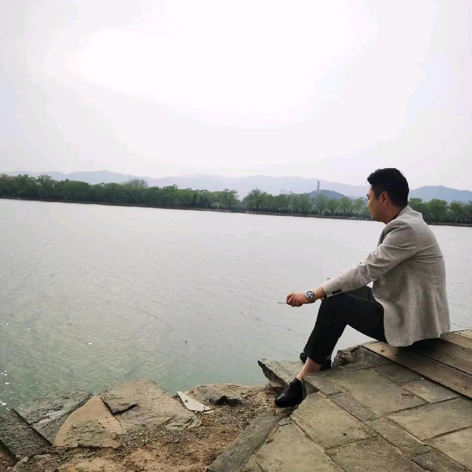 岳岳-郑州圣依莱墙布工厂