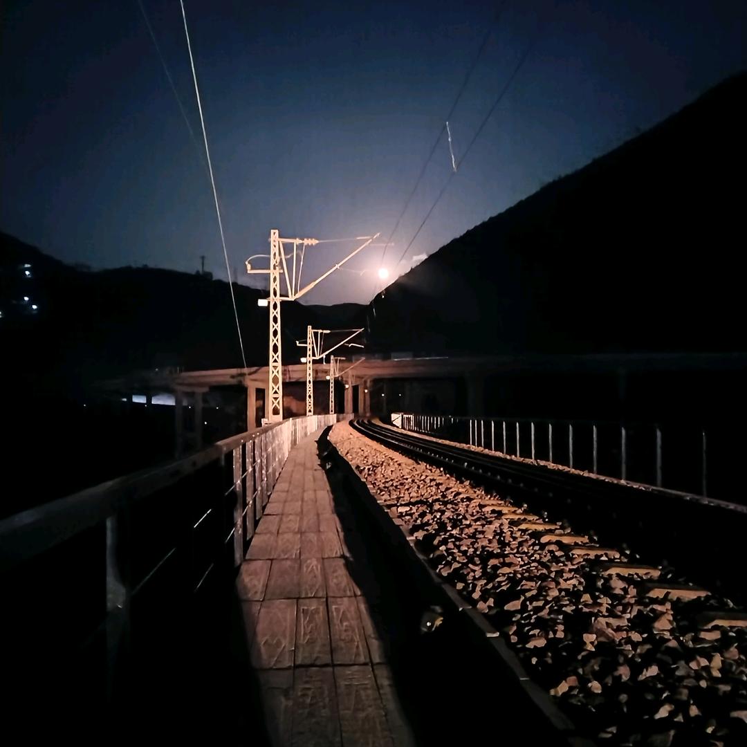 山 川😊