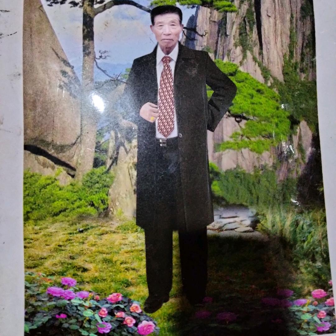 文山骆老官爱好看书下棋