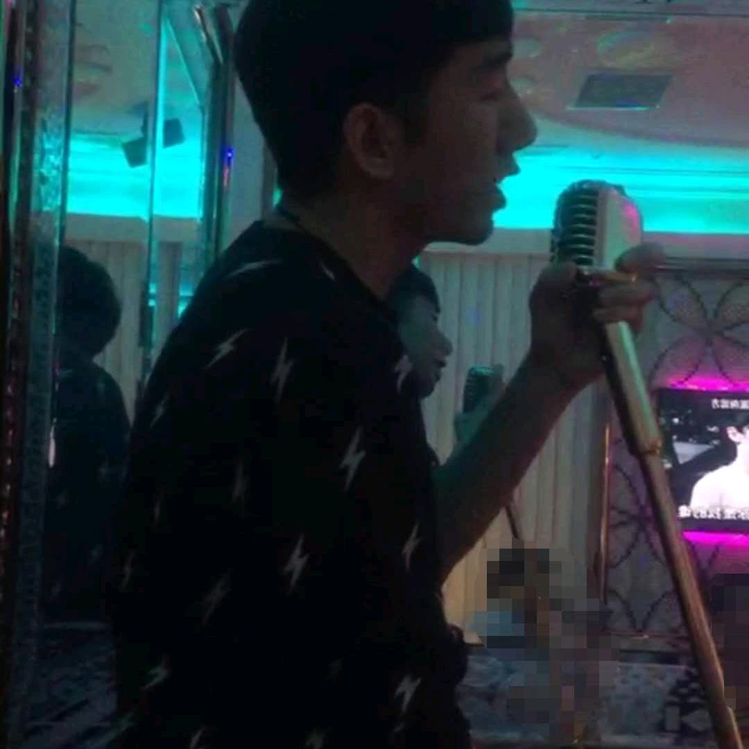 严肃不起来 跑辄