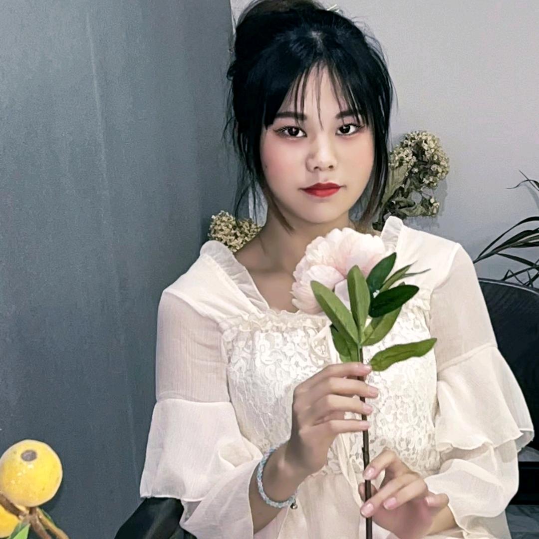 是倩倩，丫头呀
