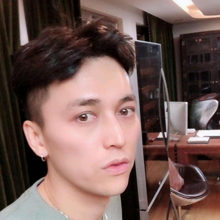 伯爵johnny