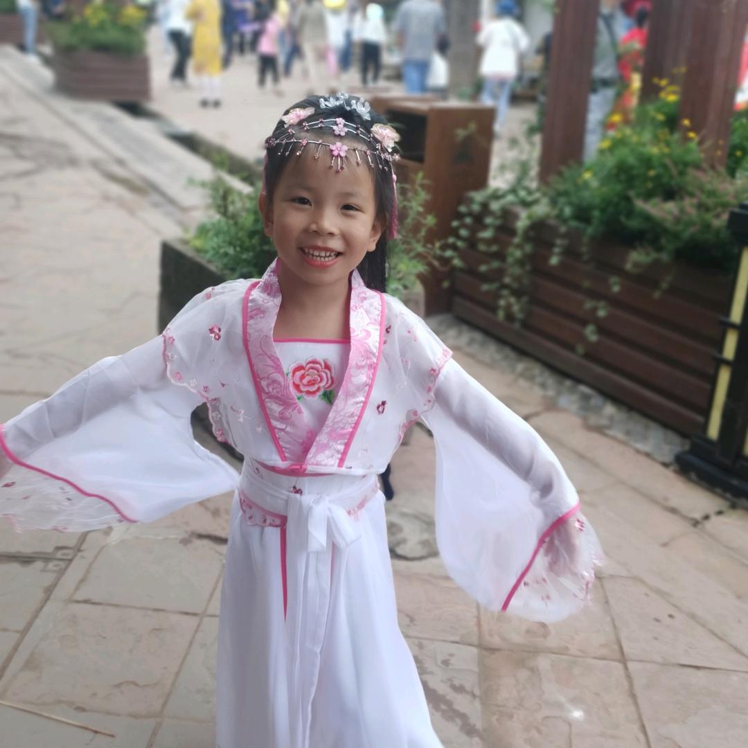 🍀(*๓´坐在坟头╰╯调戏鬼`๓)🍀