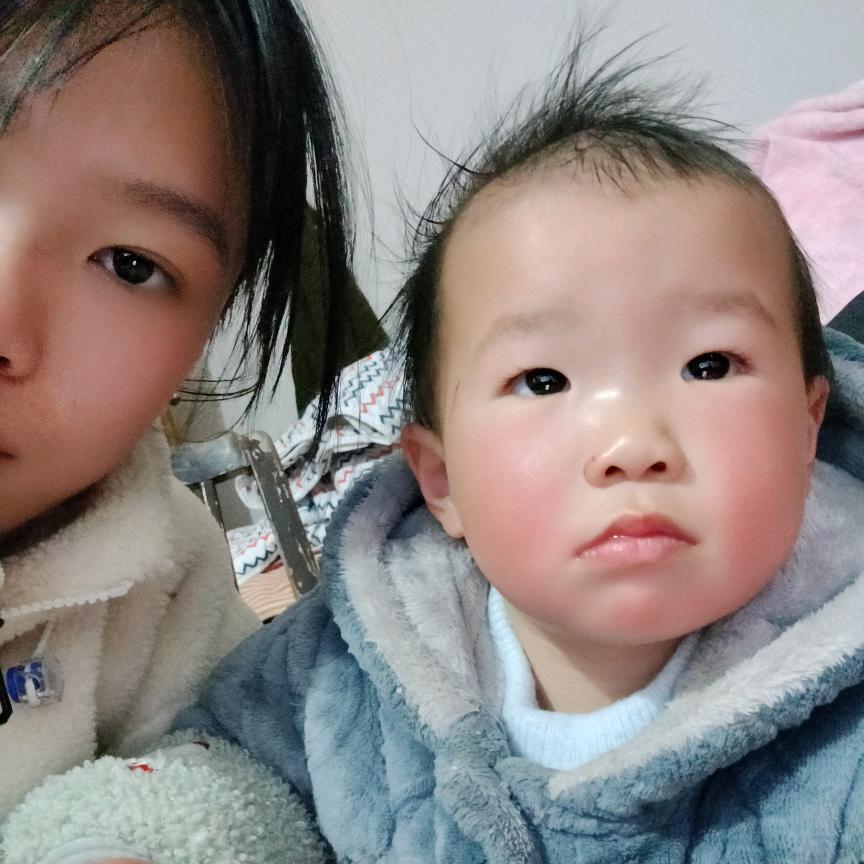 胡依珞