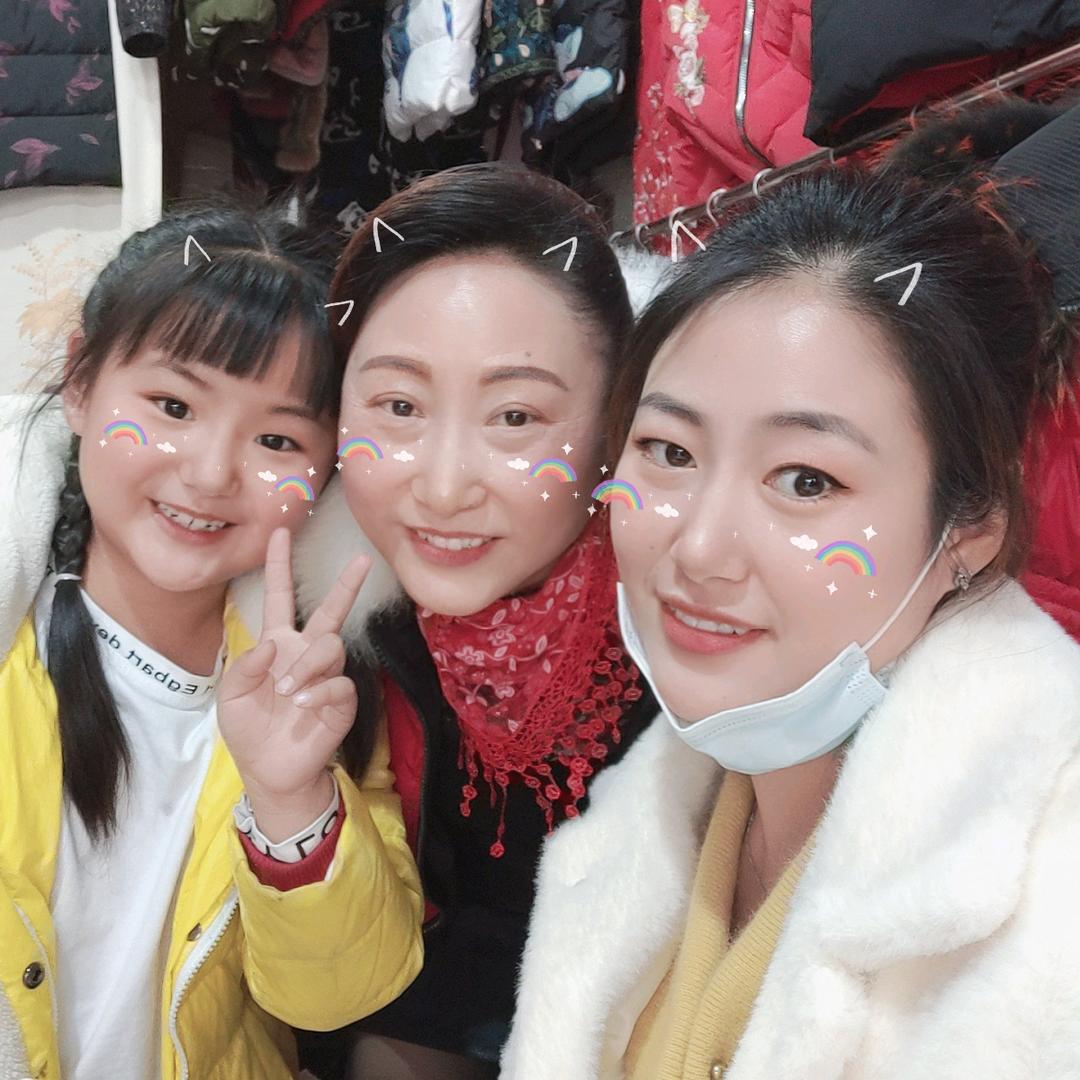 东坡区邱师羽绒服装定制店官方号