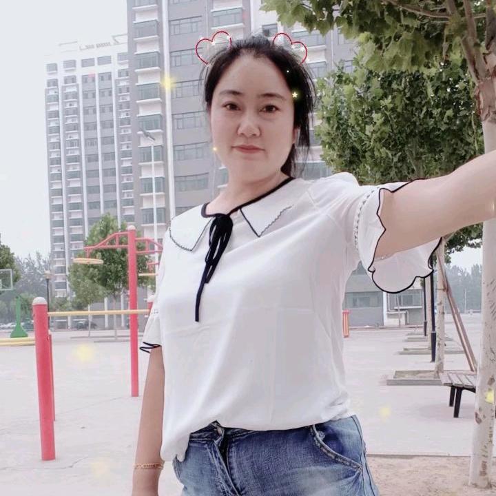 墨雨云烟散，远山青黛明