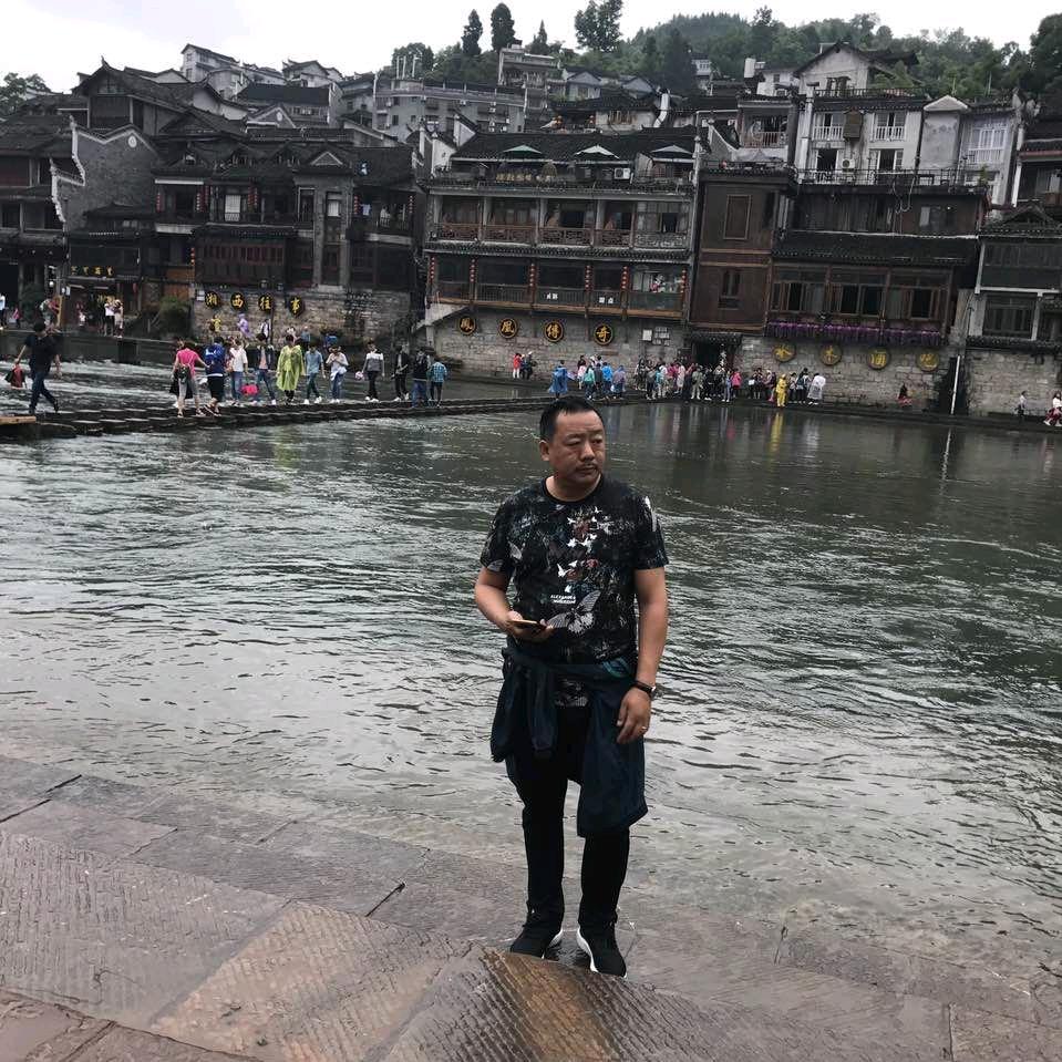 哥，永远笑着！