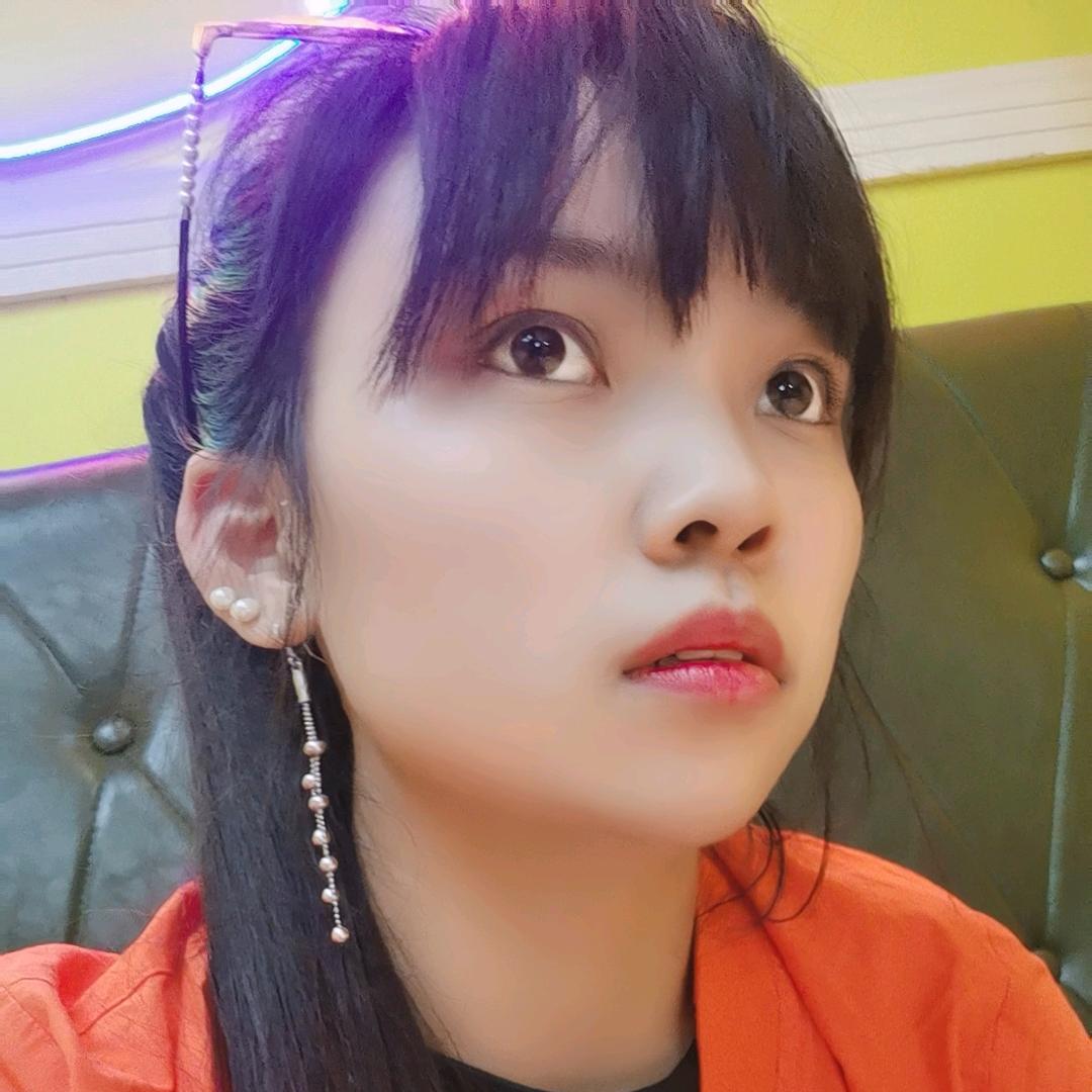 云南妹纸😘红姐：距离你0.1km