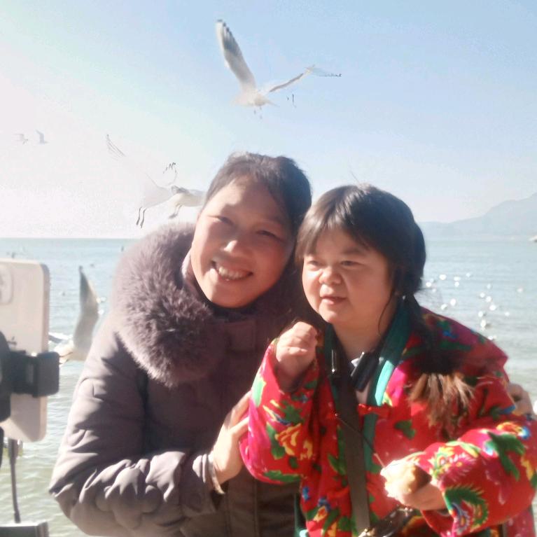 用户5235716303630小女孩