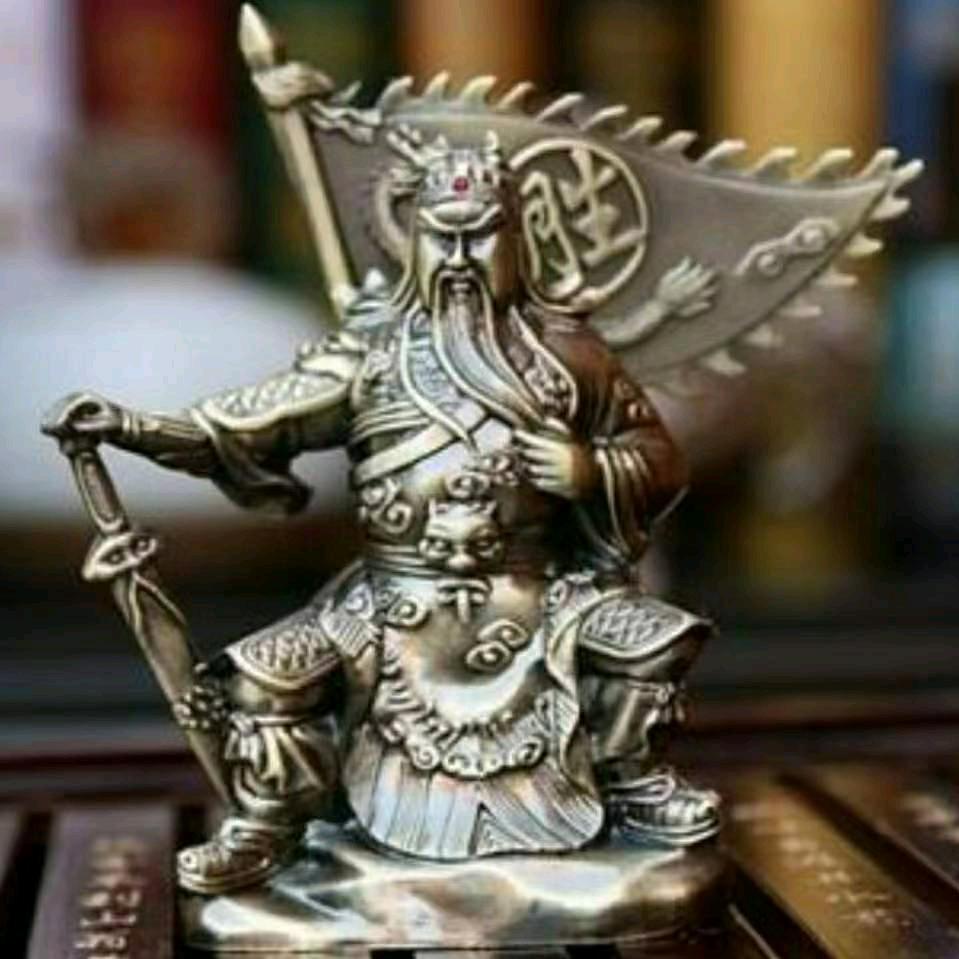 孤独的旅行者，龍