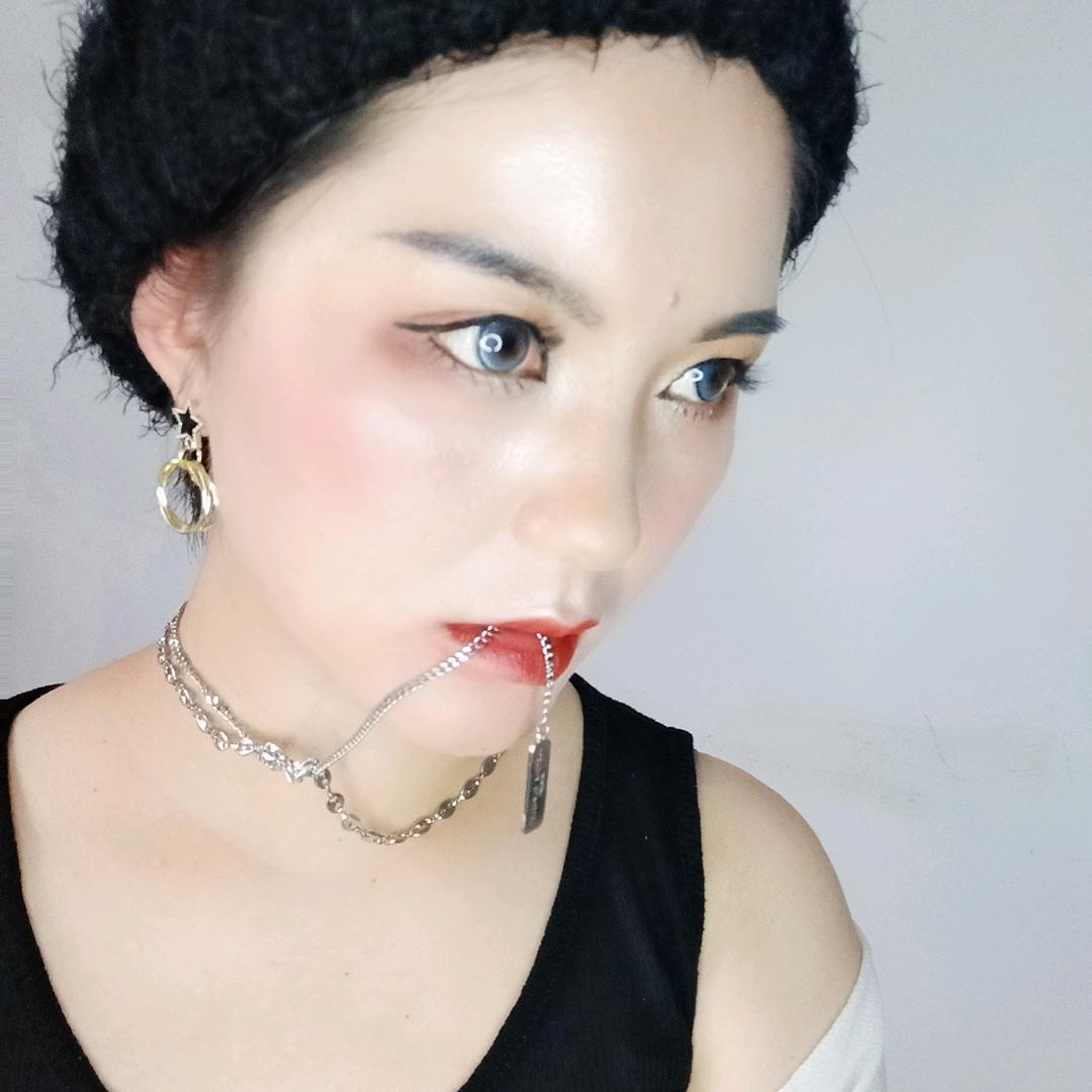 搓指甲的欢欢