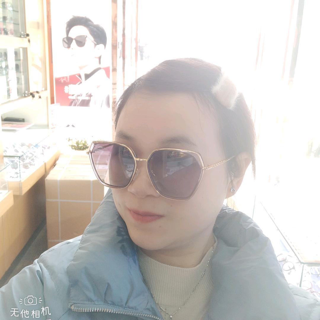 在益阳开眼镜店的微微