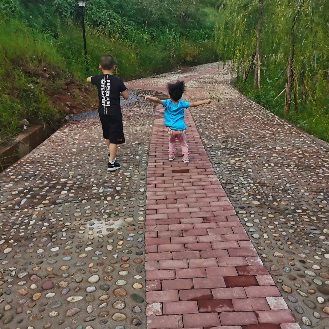 王丫（不经她人苦，莫叫她人善）