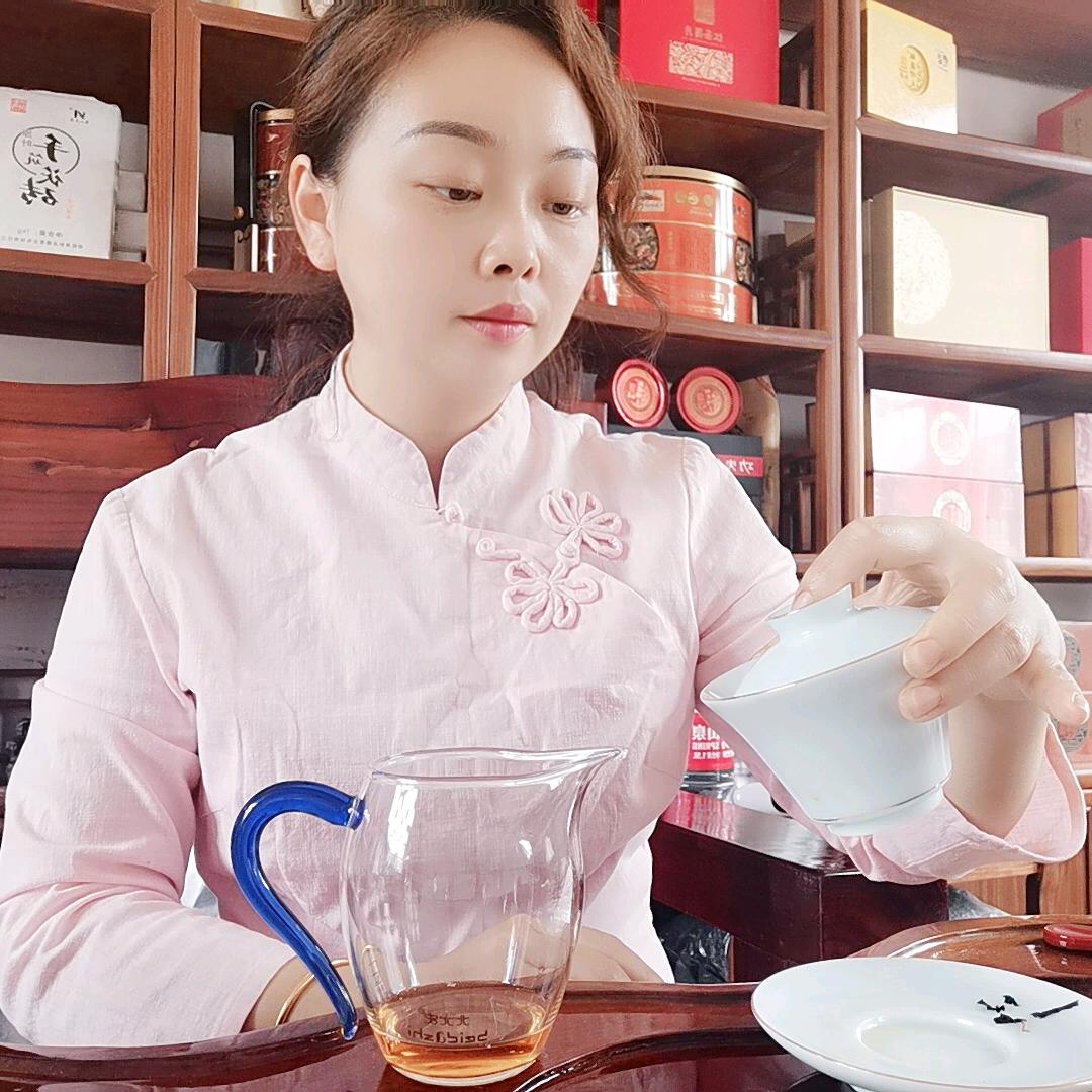 彬彬*卧龙源茶业～