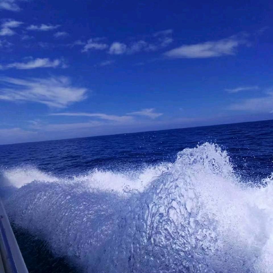 蓝色的海水