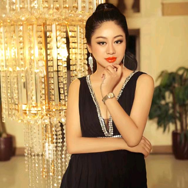 歌手王可儿 《我是霸道的女总裁》