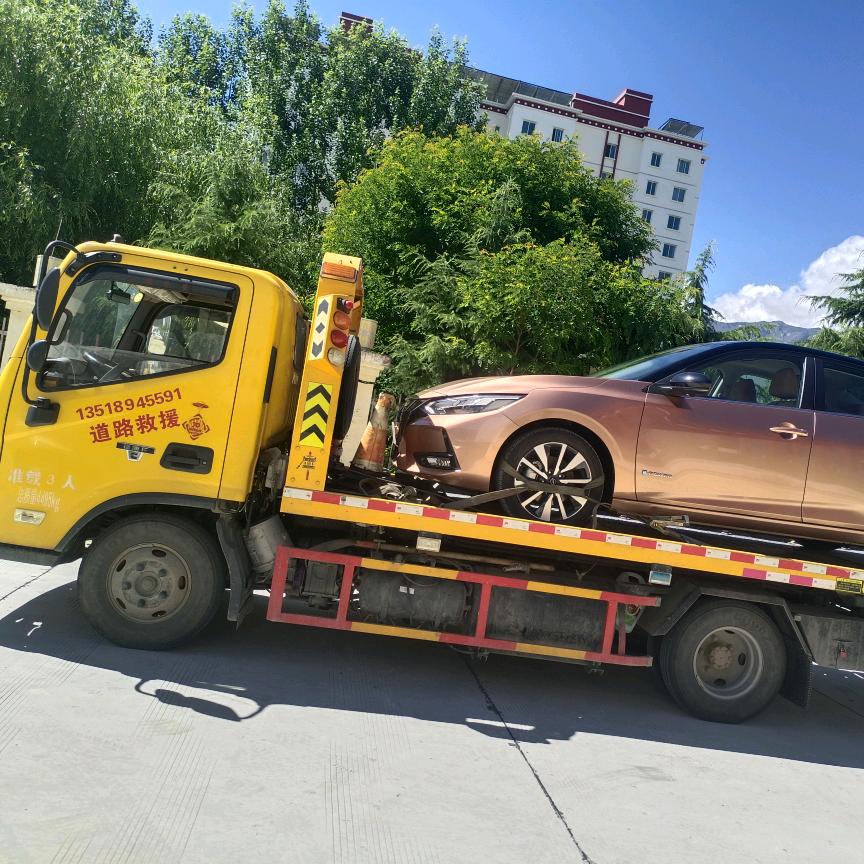 兴兴汽修24小时拖车搭电送油