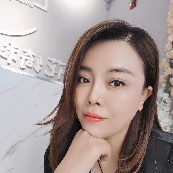 菁菁妆容定制