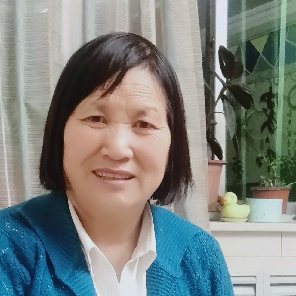 可爱的奶奶每晚九点半开直播