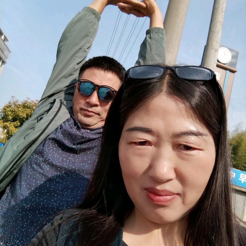 倚楼映秋影