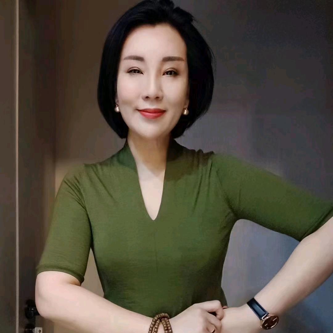时尚军姐姐