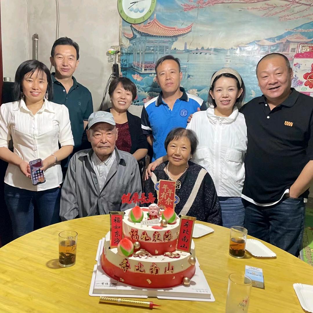 闻贺梅和李兰一家