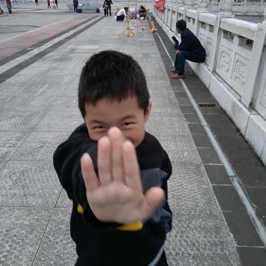 彭亿航