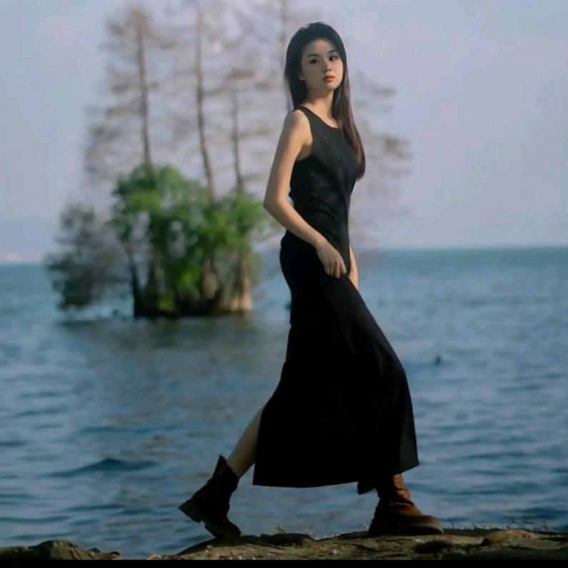 ୧⍤⃝🌴时间煮雨