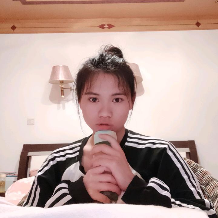 |｡･㉨･)っ♡　喜欢你♪