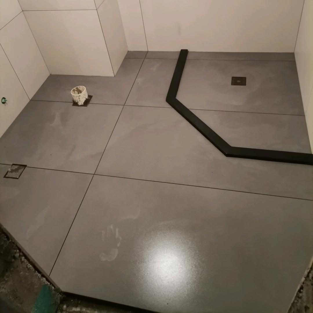 吉林市贴瓷砖（关必回）