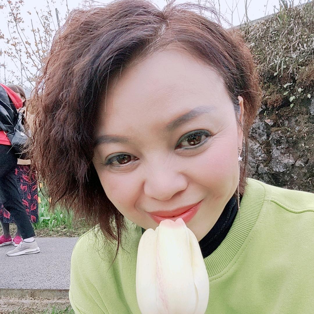 雅安婉容精品女装容姐