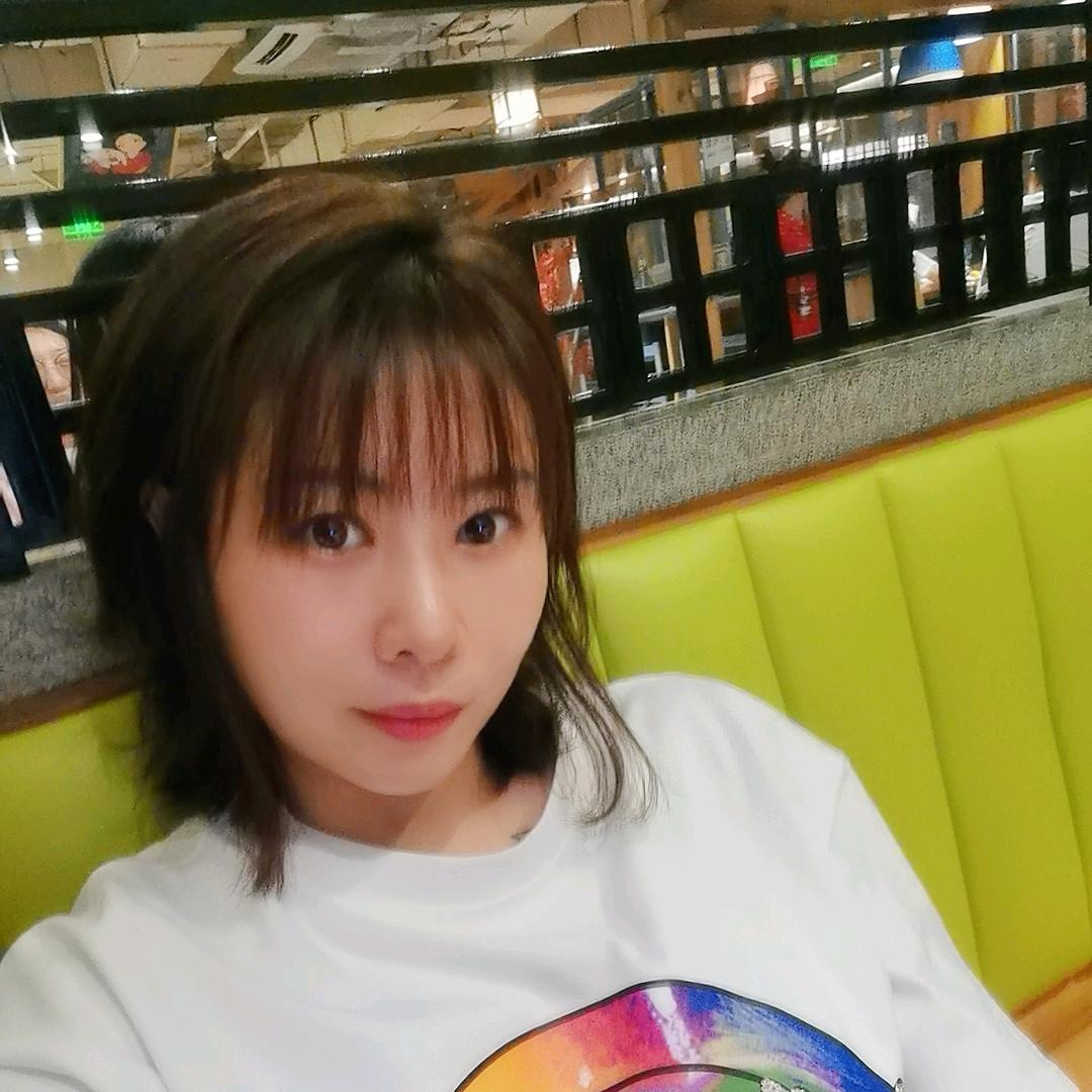 小年糕^O^居宝儿
