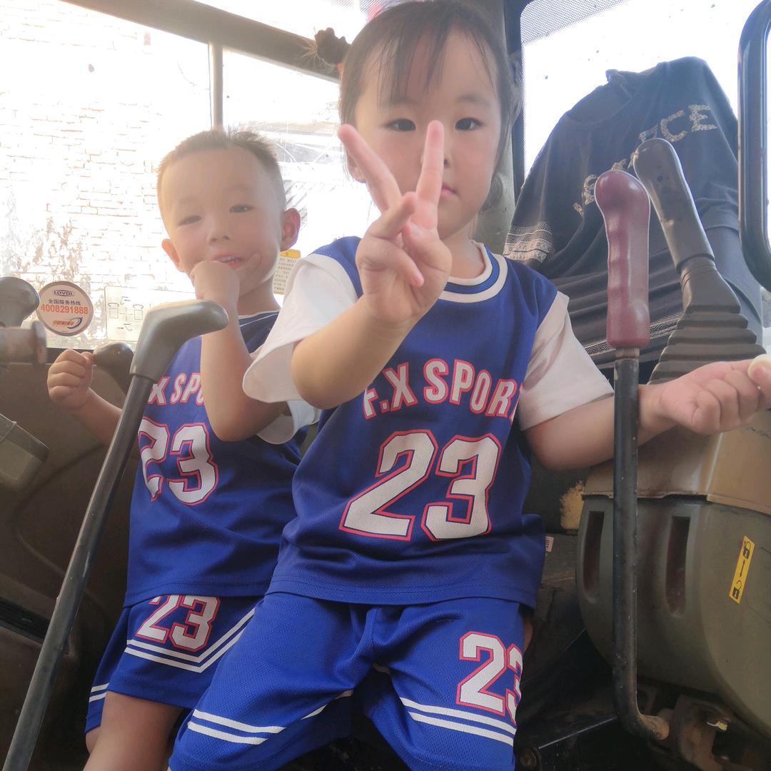 龙凤胎弟弟和妹妹