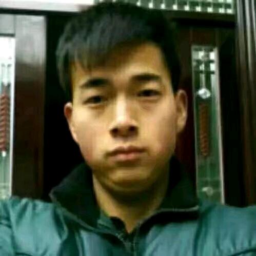 醉挽清风，素衣清颜淡若尘。夜雨微澜墨玲珑