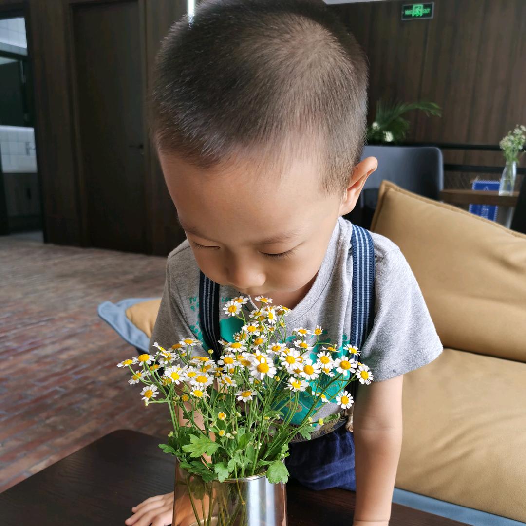 于两条