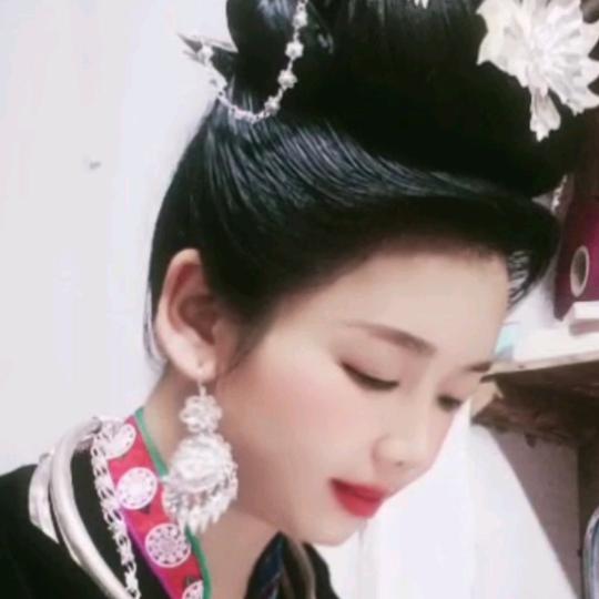 天成苗族服装