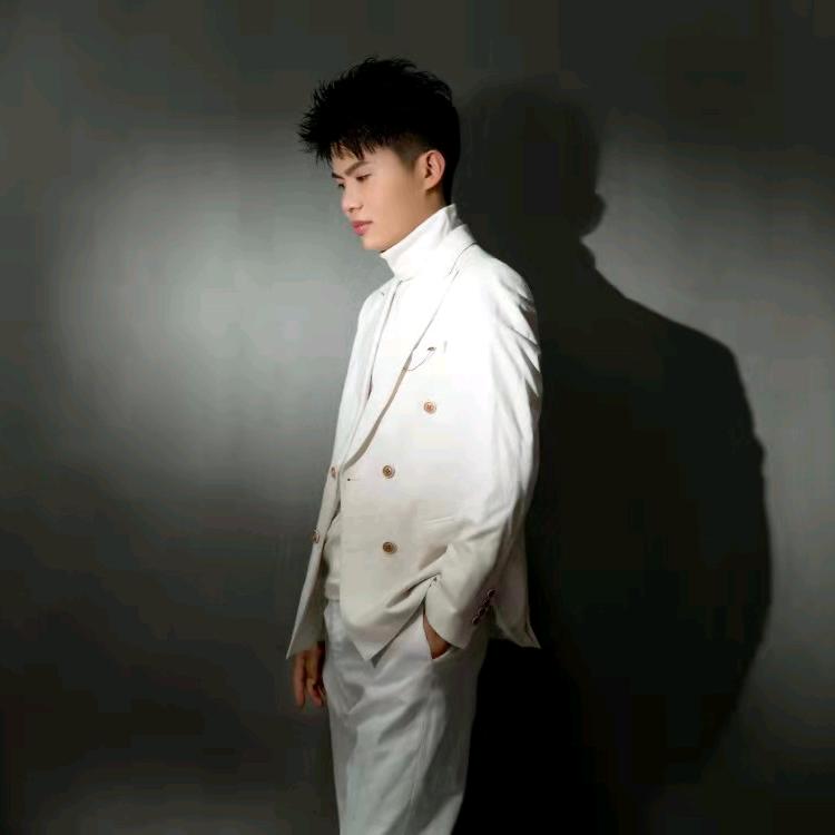 无名造型店长贝贝