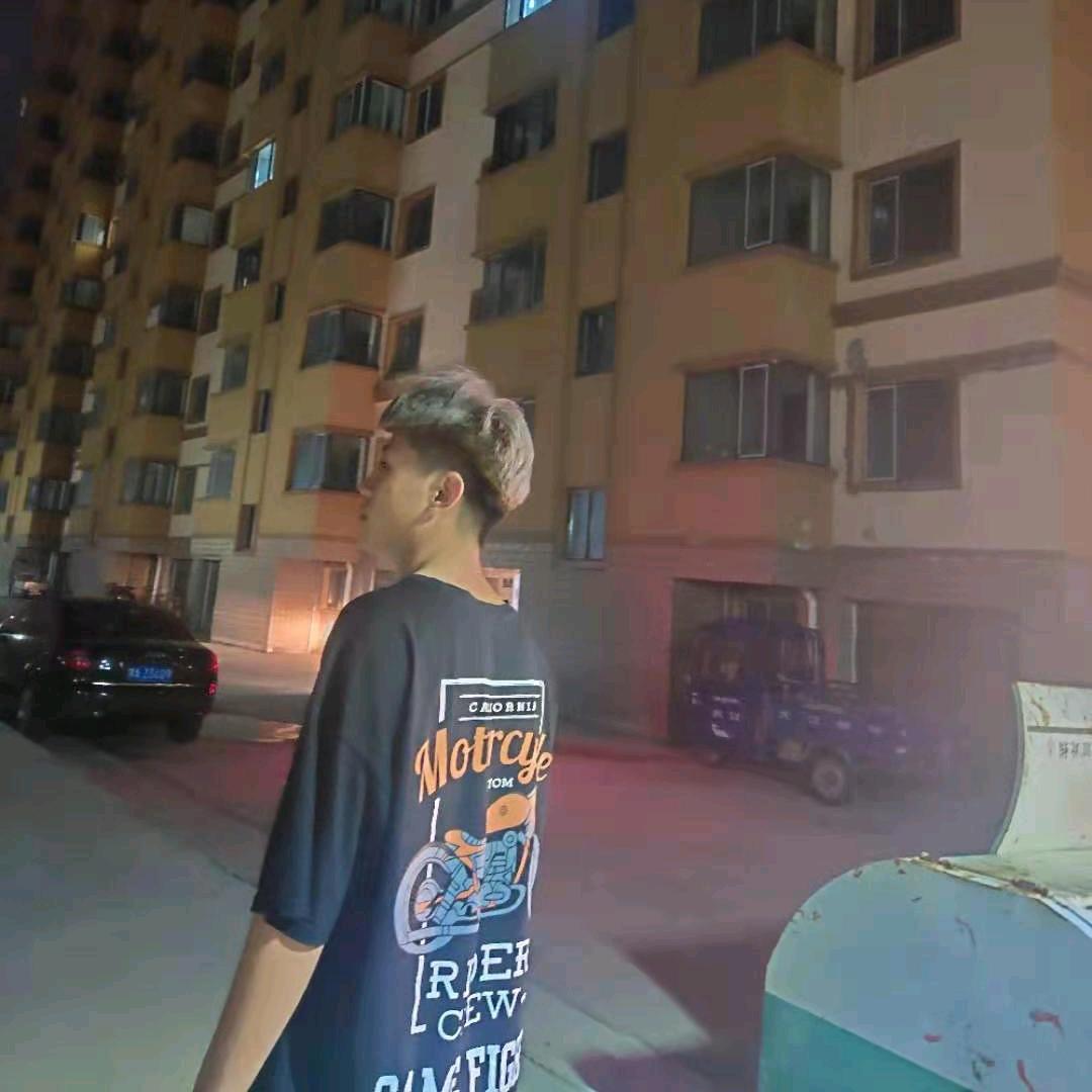 《》