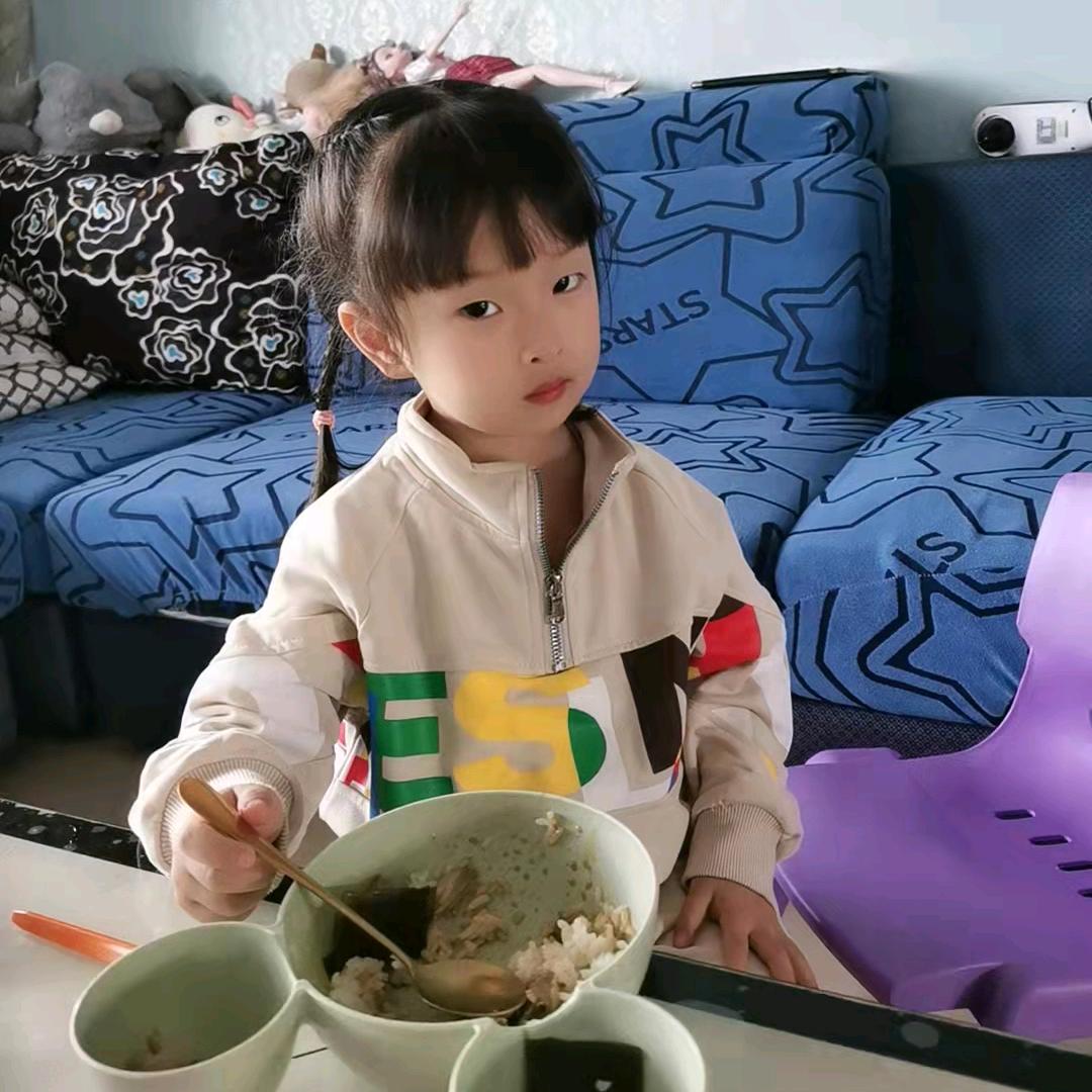 张 先 生
