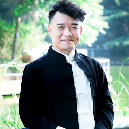 忠孝利哥（淄博摇旗大爷）