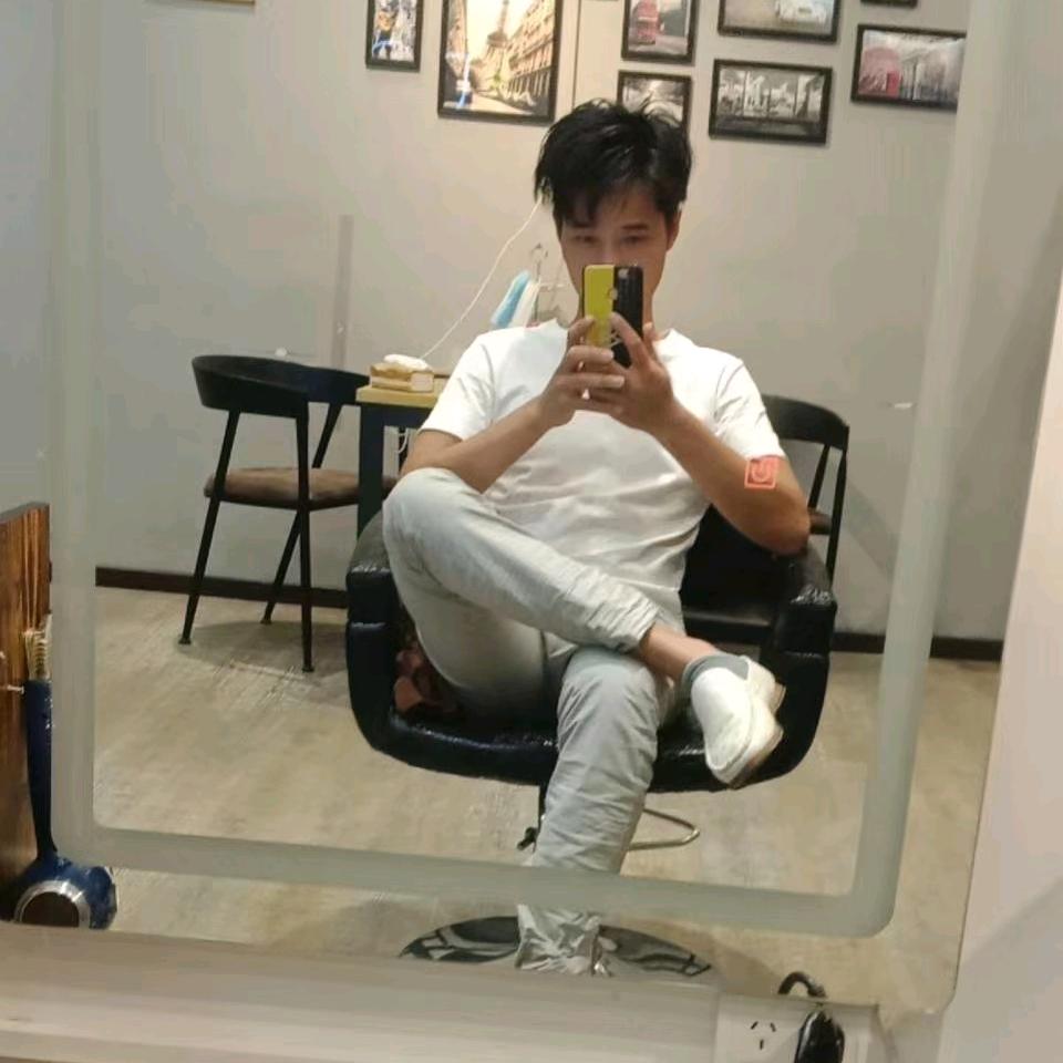 广东化州艺彩广告@楼体亮化装饰/婚车租赁