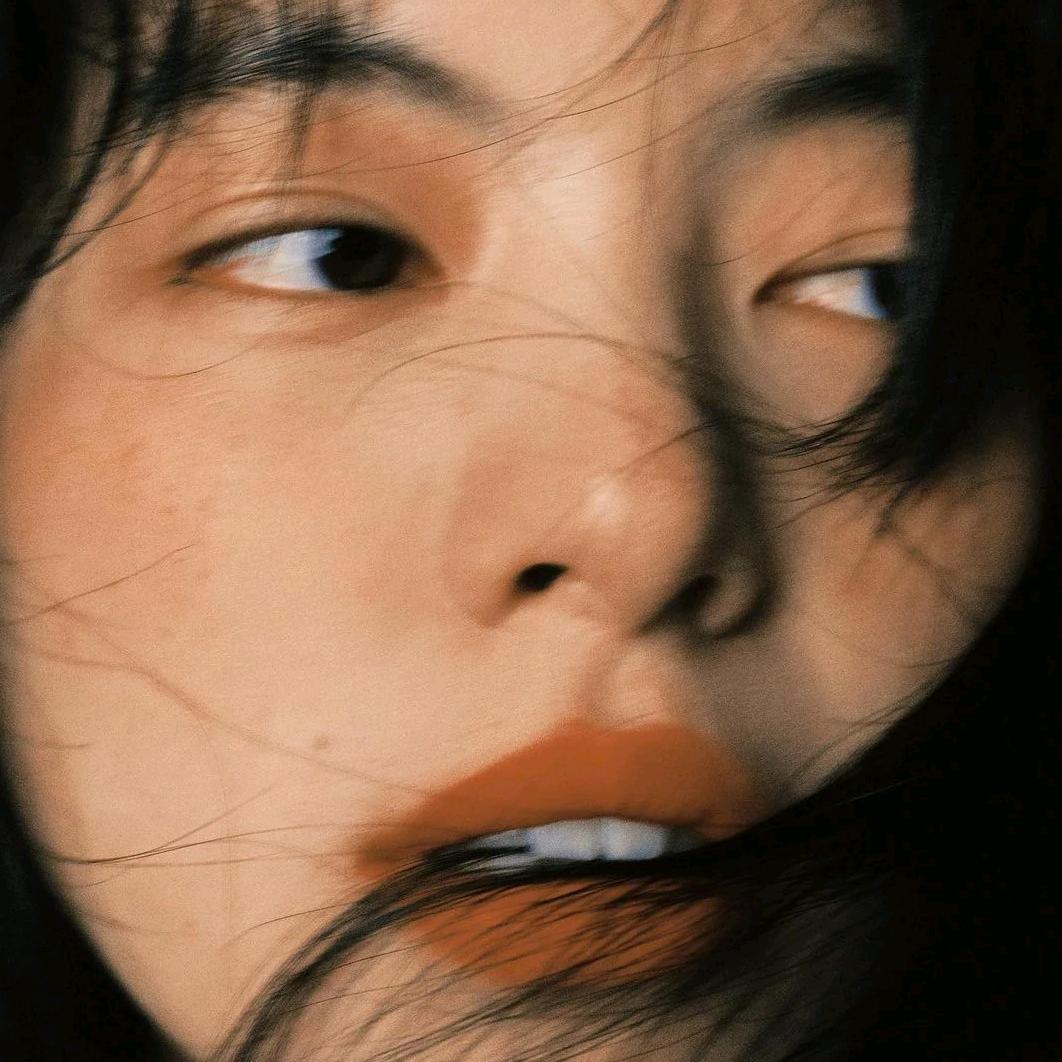 烻