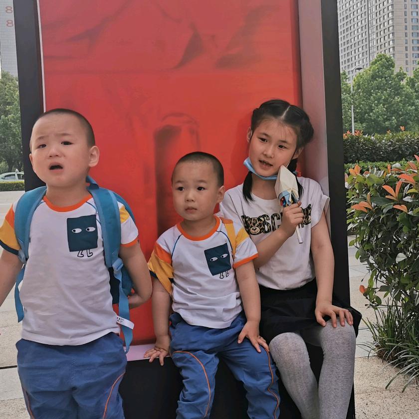 三个孩子爸