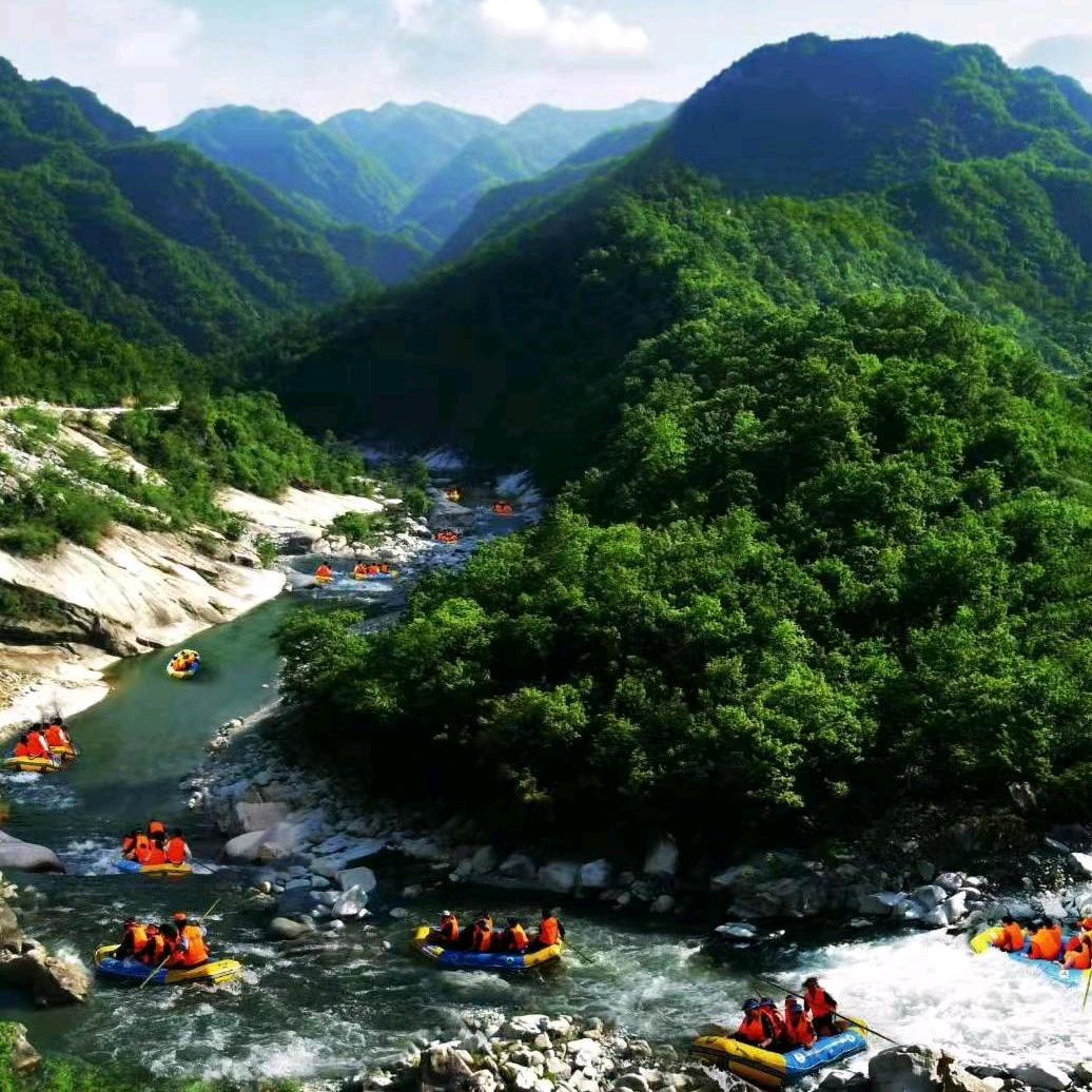 内乡宝天曼峡谷漂流