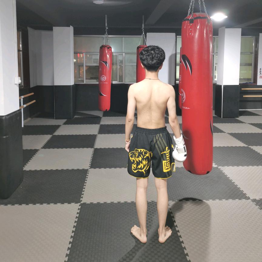 裴